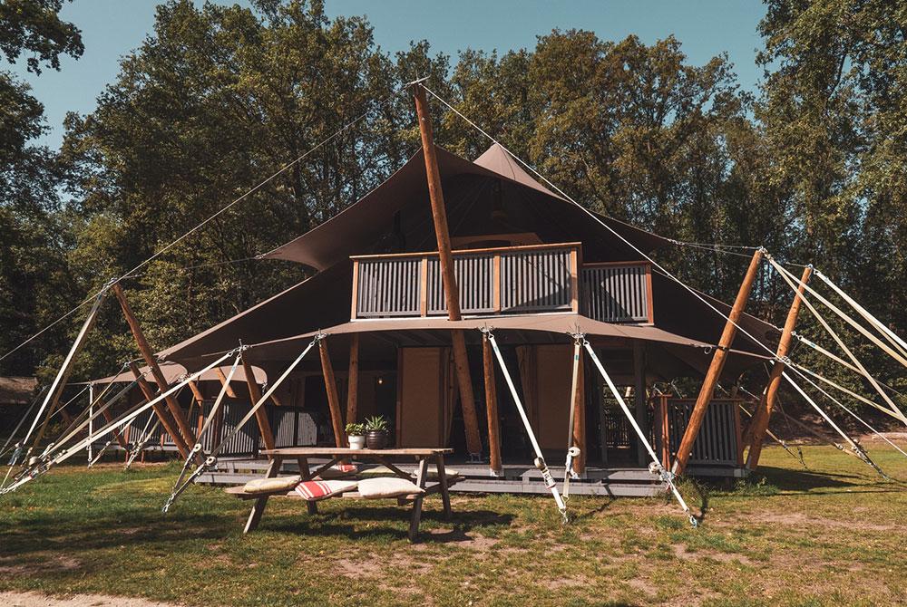 Koningslodge met Hottub, bijzonder overnachten Nederland