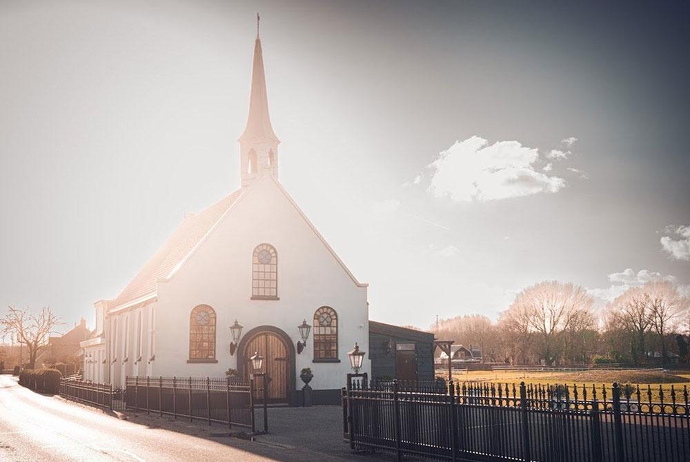 Kerkje aan zee, bijzonder overnachten Nederland