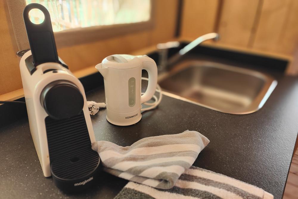 koffie en waterkoker, Landal Glamping Neufchâteau