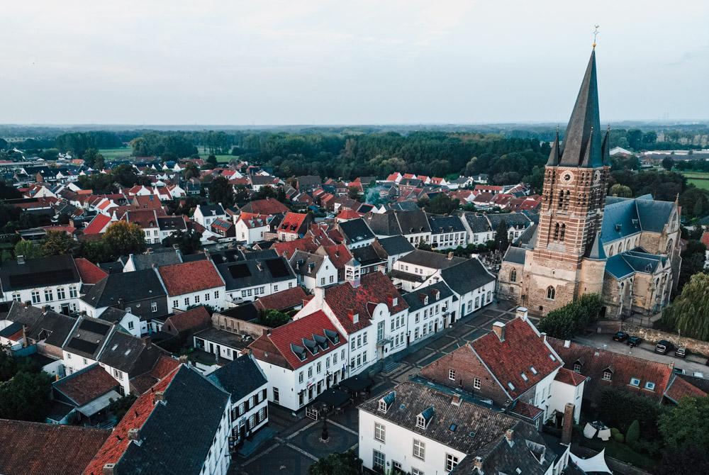 De Sint-Michaëlskerk in Thorn