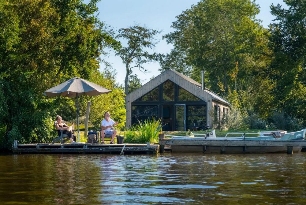 Pean-buiten, vakantiepark Friesland aan het water