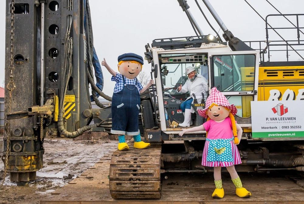 Bouw van het zwembad, Familie Resort Molenwaard