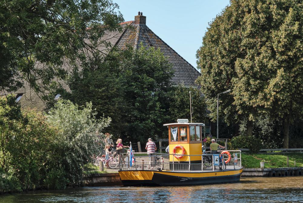 Landal Waterpark Sneekermeer, fietsen in de omgeving