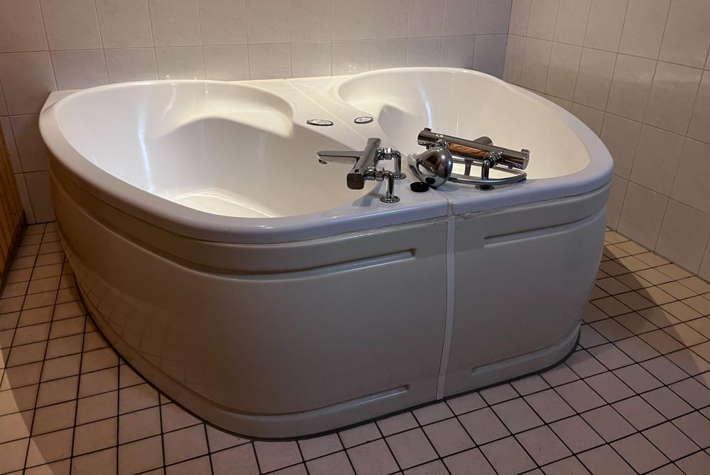 Dubbele whirlpool in de villa, Villapark Eureka