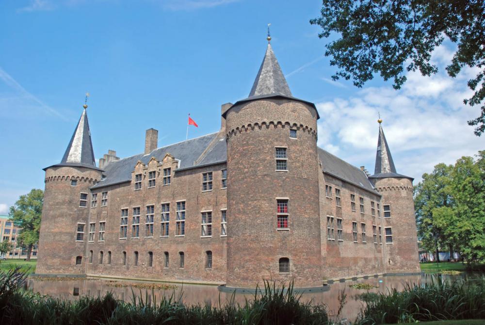 Kasteel Helmond is de grootste waterburcht van heel Nederland