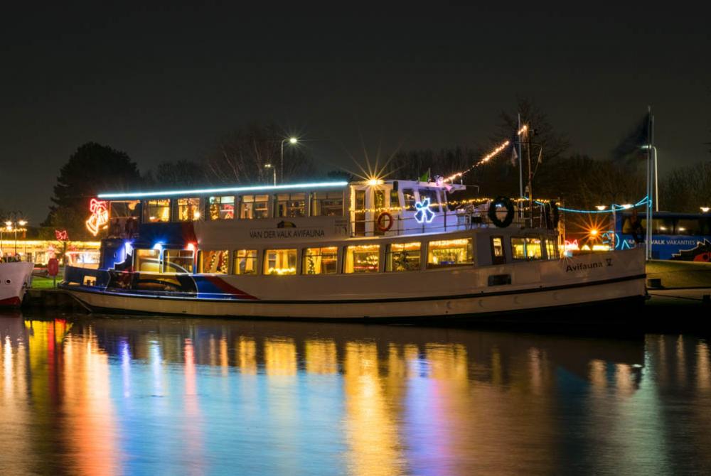 Je kunt de Van der Valk boottocht ook in de avonduren maken