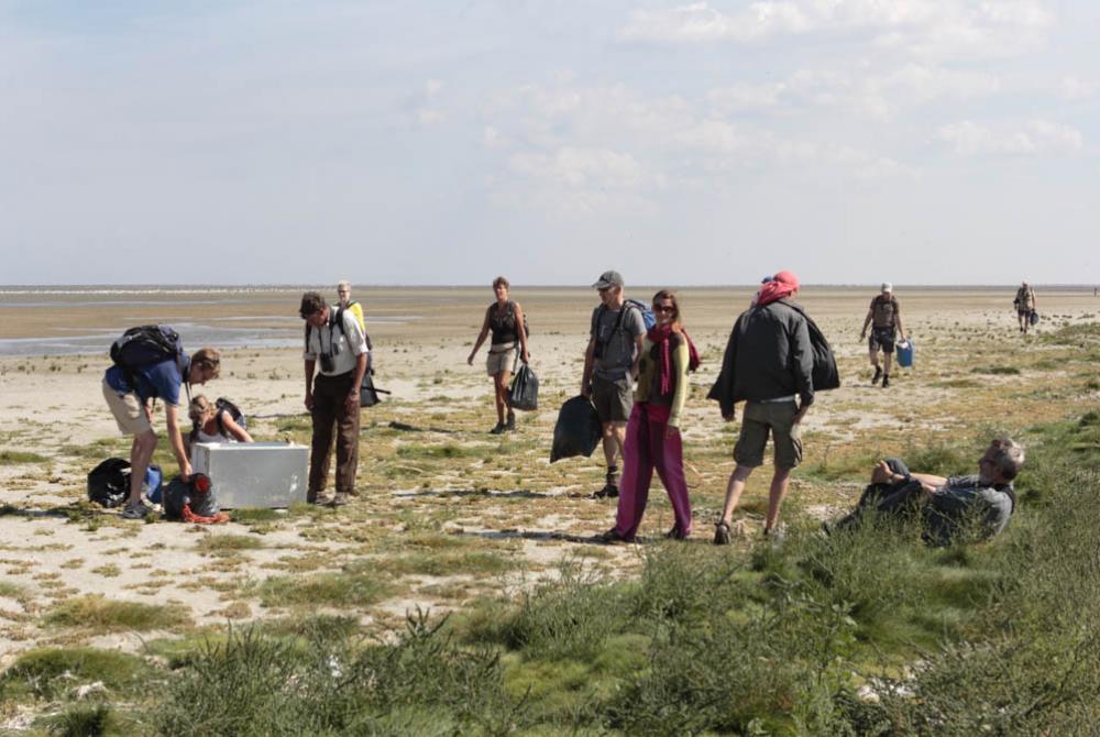 Tijdens de Waddenzee Clean Up kun je een handje helpen de rommel op te ruimen